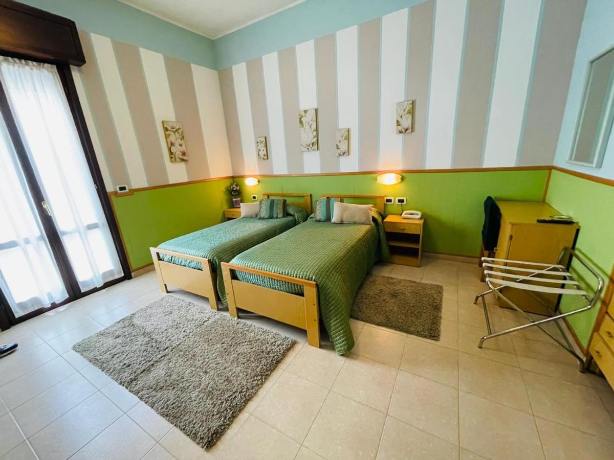 Hotel Azzurra Салсомаджоре Терме Екстериор снимка