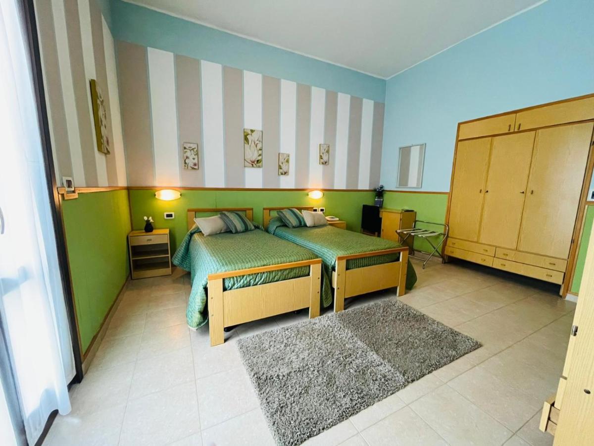 Hotel Azzurra Салсомаджоре Терме Екстериор снимка