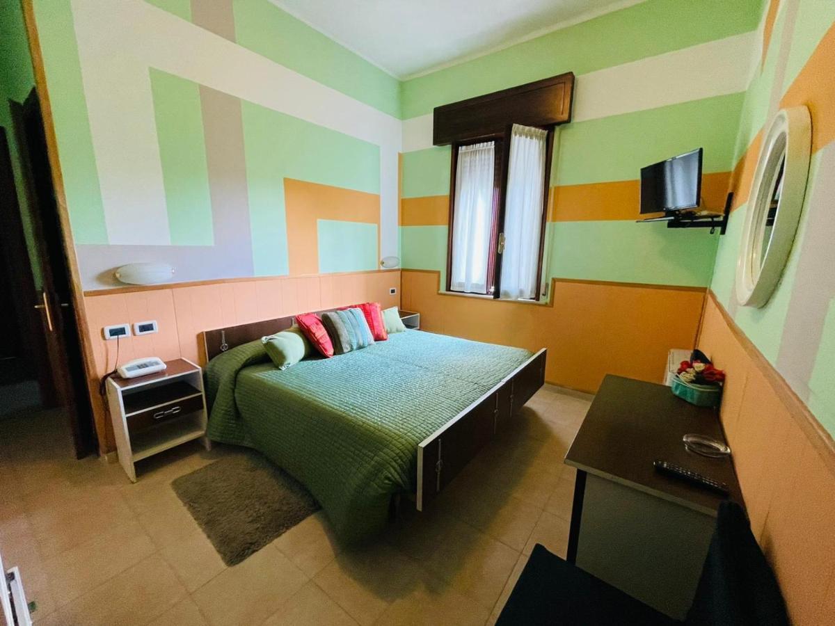 Hotel Azzurra Салсомаджоре Терме Екстериор снимка