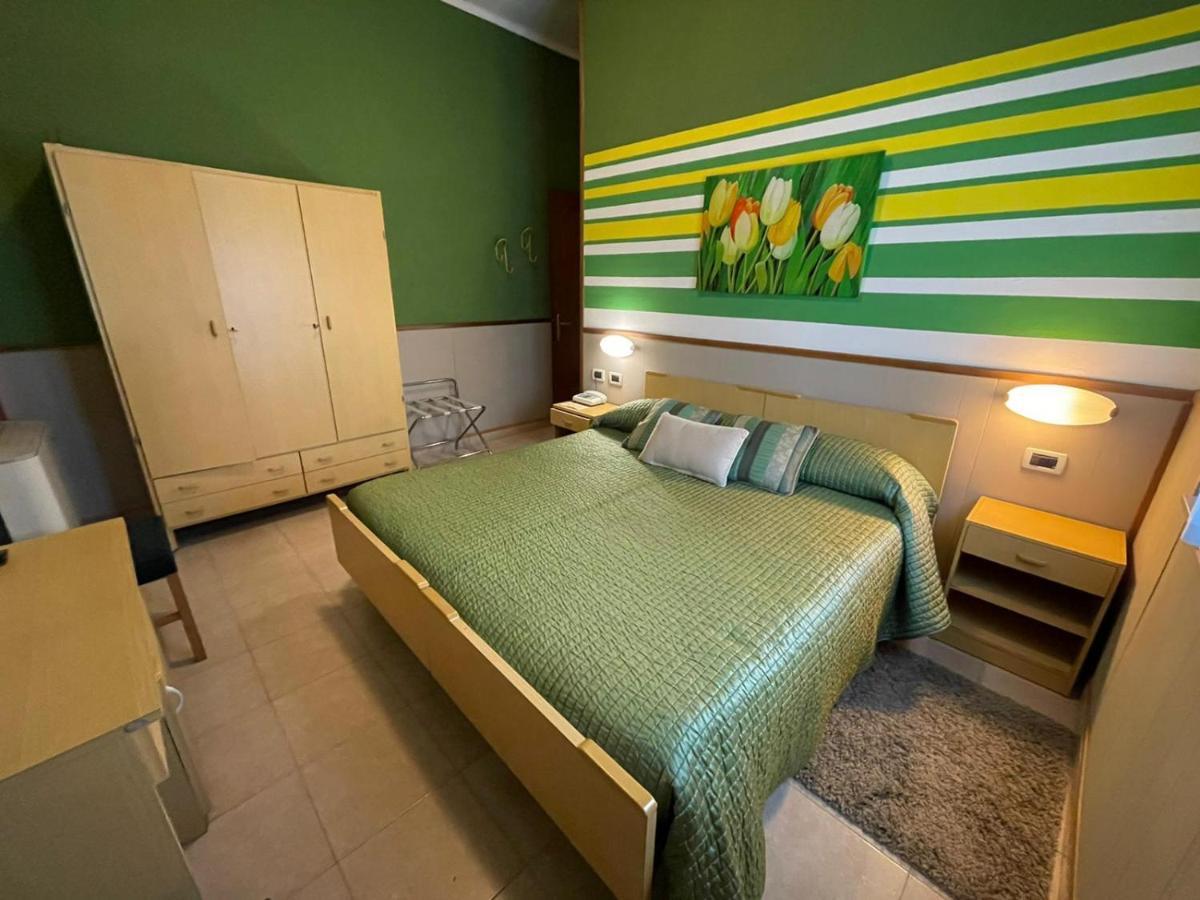 Hotel Azzurra Салсомаджоре Терме Екстериор снимка