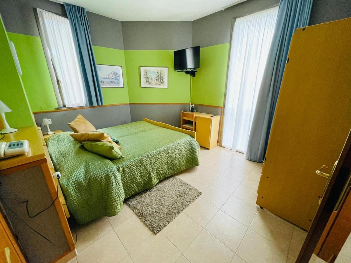 Hotel Azzurra Салсомаджоре Терме Екстериор снимка