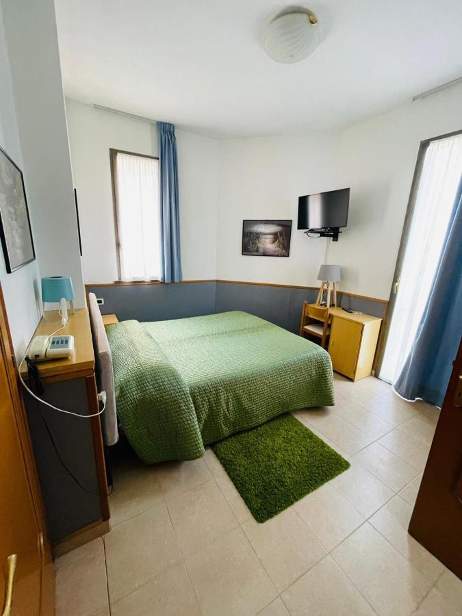 Hotel Azzurra Салсомаджоре Терме Екстериор снимка